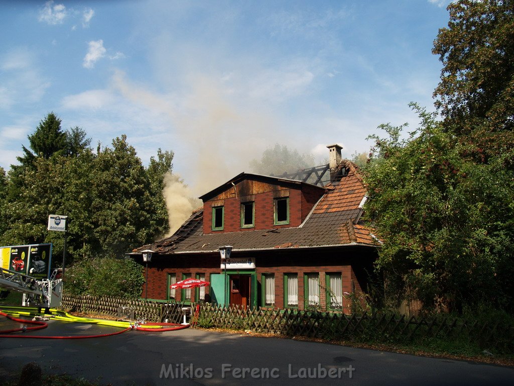 Brand Schuetzenhof Neusser Landstr P5778.JPG